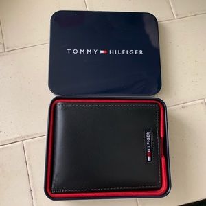 New in bow Tommy Hilfiger leather wallet